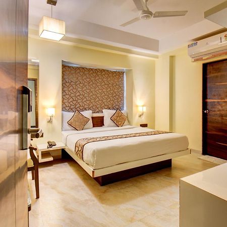 Hotel Deepali Executive Aurangabad  Exteriör bild