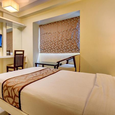Hotel Deepali Executive Aurangabad  Exteriör bild
