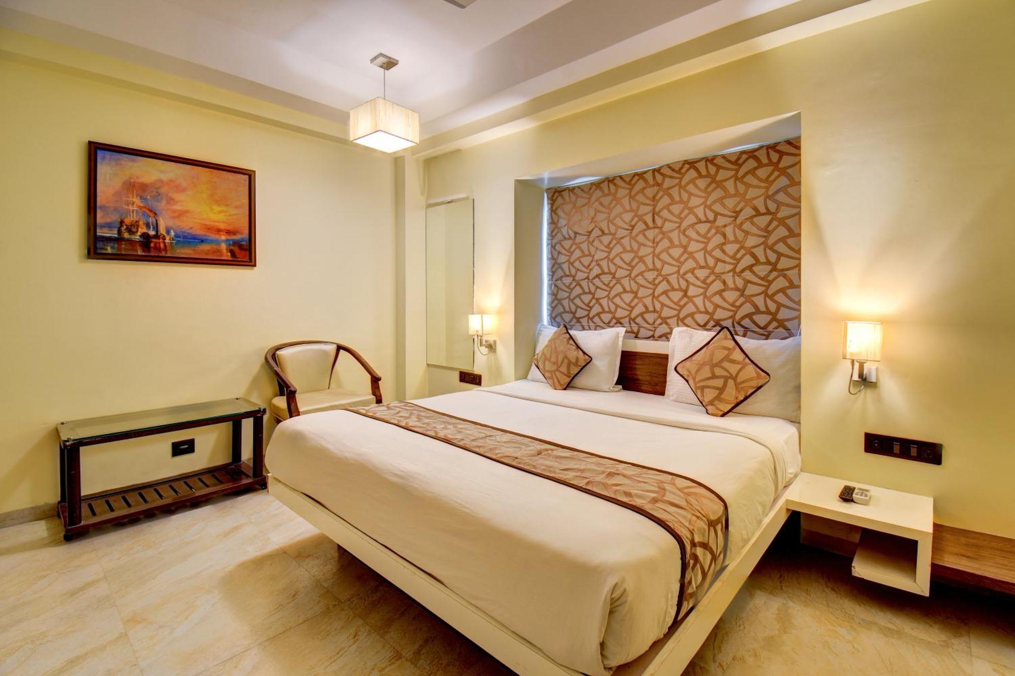 Hotel Deepali Executive Aurangabad  Exteriör bild