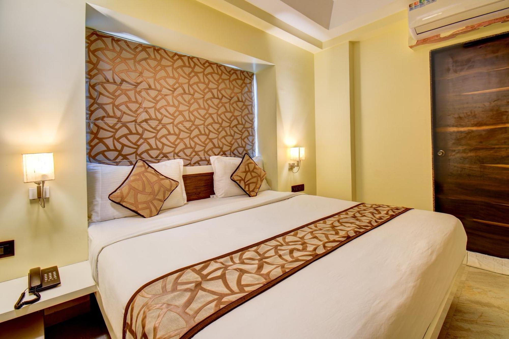 Hotel Deepali Executive Aurangabad  Exteriör bild