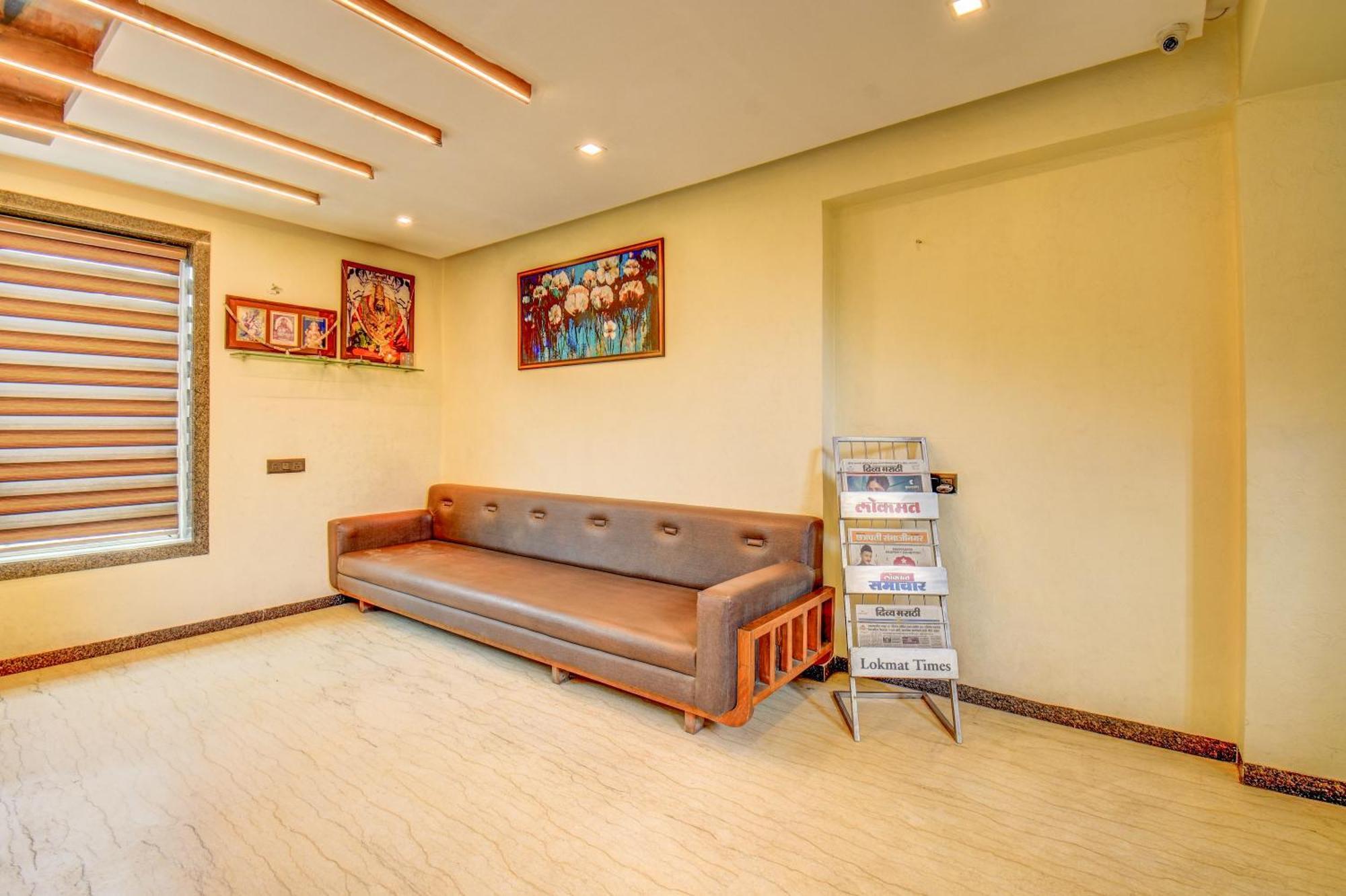 Hotel Deepali Executive Aurangabad  Exteriör bild