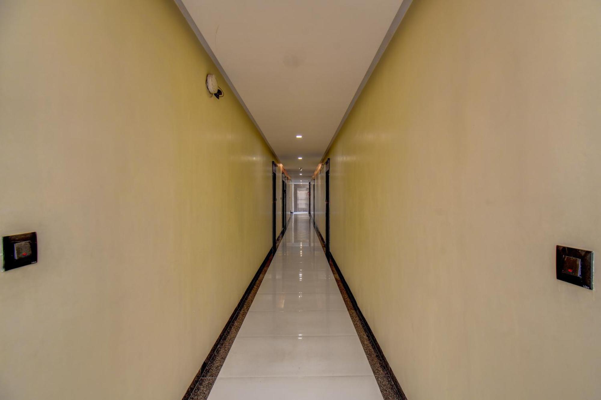 Hotel Deepali Executive Aurangabad  Exteriör bild