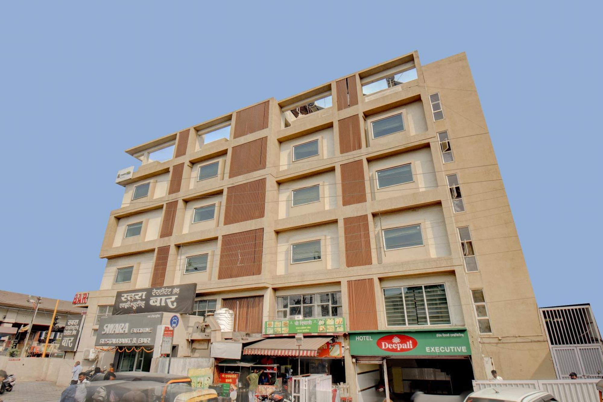 Hotel Deepali Executive Aurangabad  Exteriör bild