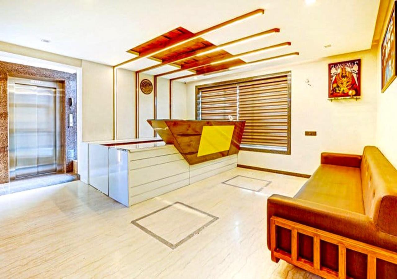 Hotel Deepali Executive Aurangabad  Exteriör bild