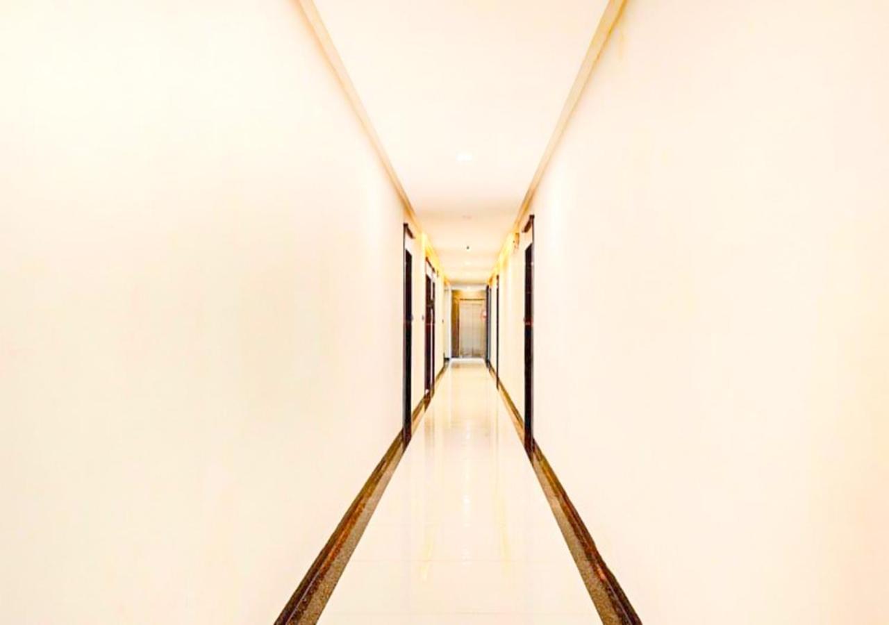 Hotel Deepali Executive Aurangabad  Exteriör bild
