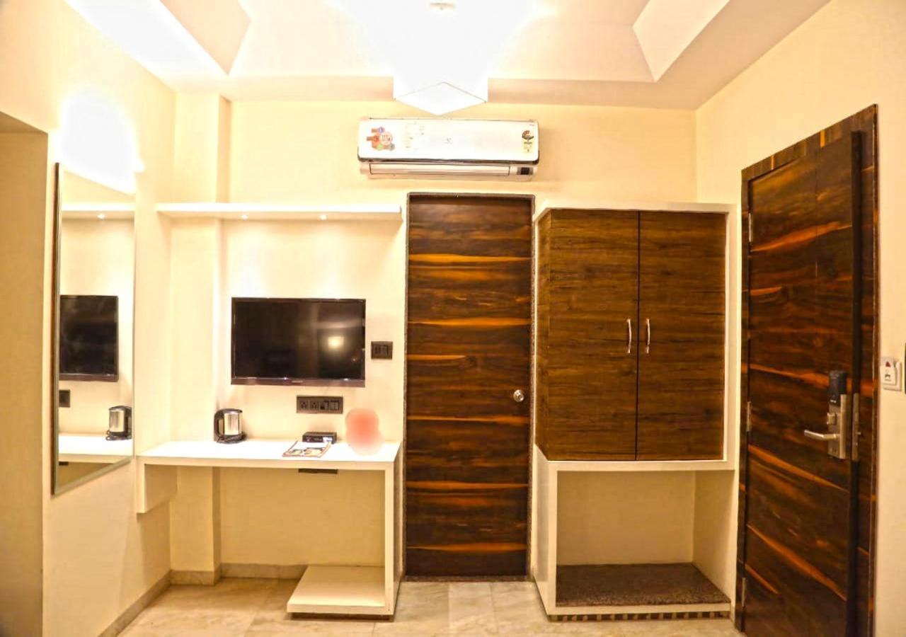 Hotel Deepali Executive Aurangabad  Exteriör bild